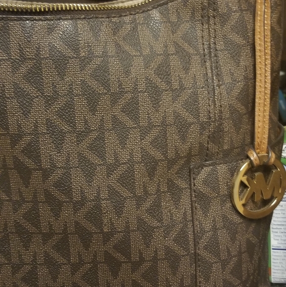 Michael Kors bag and wallet - Picture 6 of 7